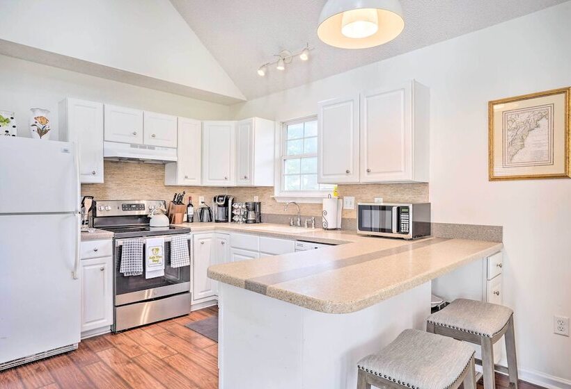 Cozy Home W/ Yard ~ 9 Mi To Dtwn Charleston!