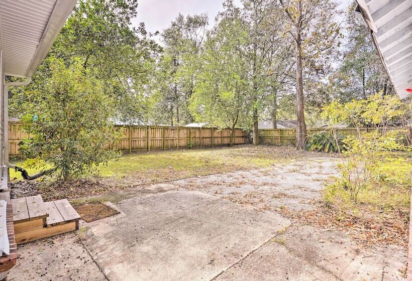 Cozy Home W/ Yard ~ 9 Mi To Dtwn Charleston!