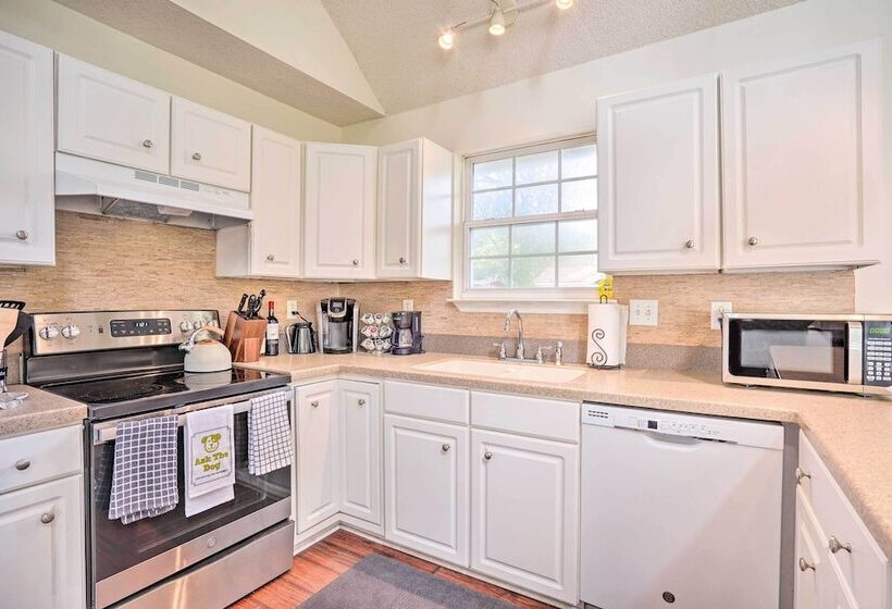 Cozy Home W/ Yard ~ 9 Mi To Dtwn Charleston!