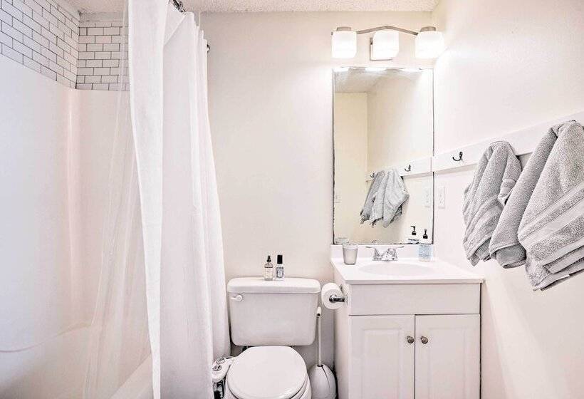 Cozy Home W/ Yard ~ 9 Mi To Dtwn Charleston!