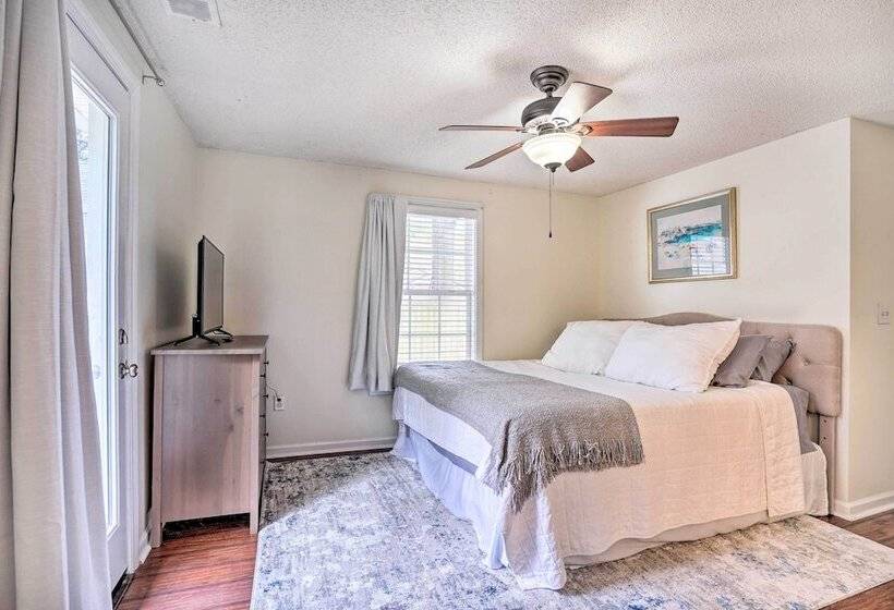 Cozy Home W/ Yard ~ 9 Mi To Dtwn Charleston!