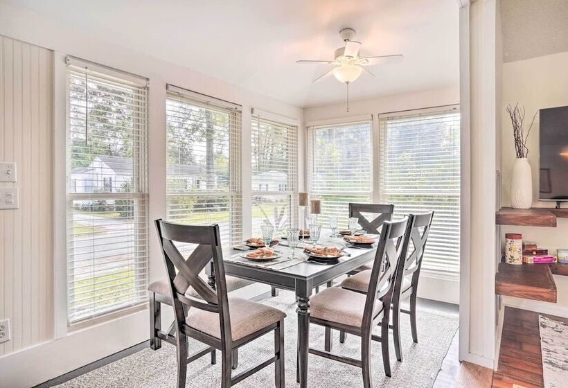 Cozy Home W/ Yard ~ 9 Mi To Dtwn Charleston!