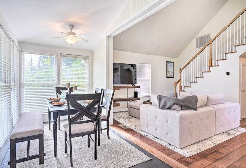 Cozy Home W/ Yard ~ 9 Mi To Dtwn Charleston!