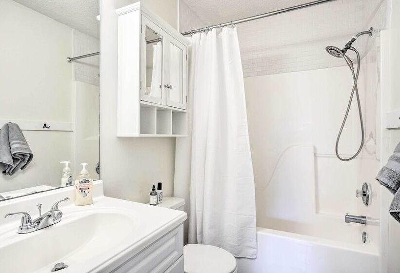 Cozy Home W/ Yard ~ 9 Mi To Dtwn Charleston!