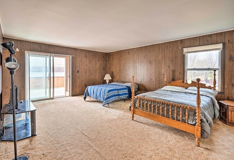 Cozy Home W/ Yard: Steps To Mississippi River