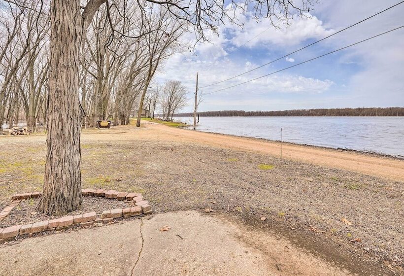 Cozy Home W/ Yard: Steps To Mississippi River