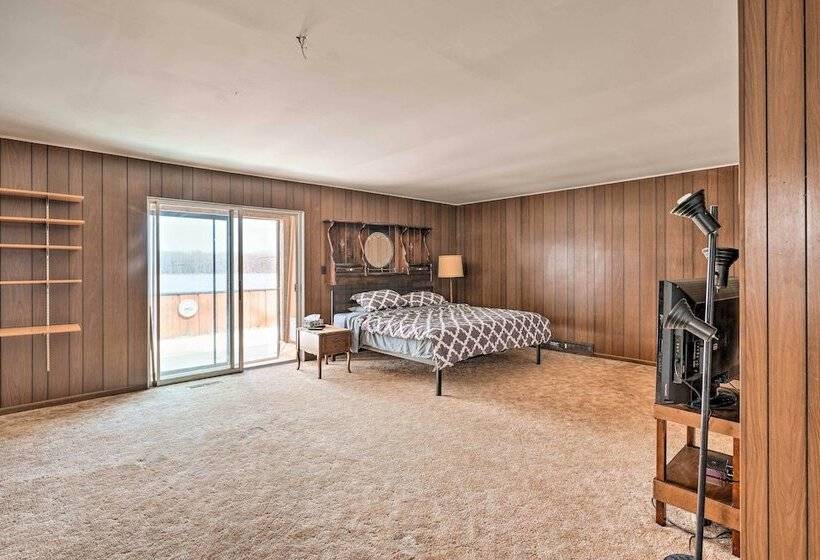 Cozy Home W/ Yard: Steps To Mississippi River