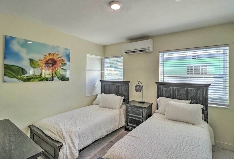 Cozy Key West Beach Cottage: Walk To Beaches!