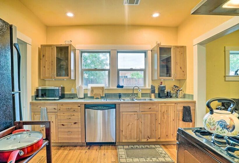 Cozy Las Cruces Gem: Fire Pit, Patio & Views!