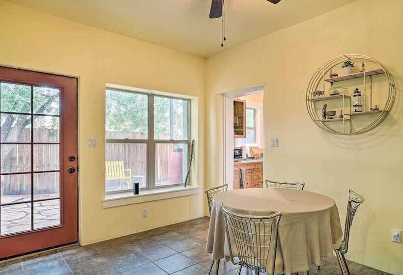 Cozy Las Cruces Gem: Fire Pit, Patio & Views!