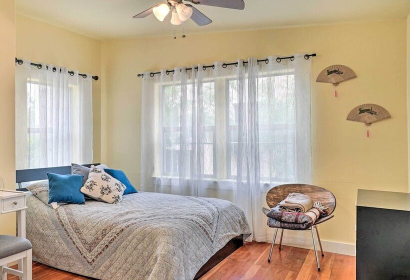 Cozy Las Cruces Gem: Fire Pit, Patio & Views!