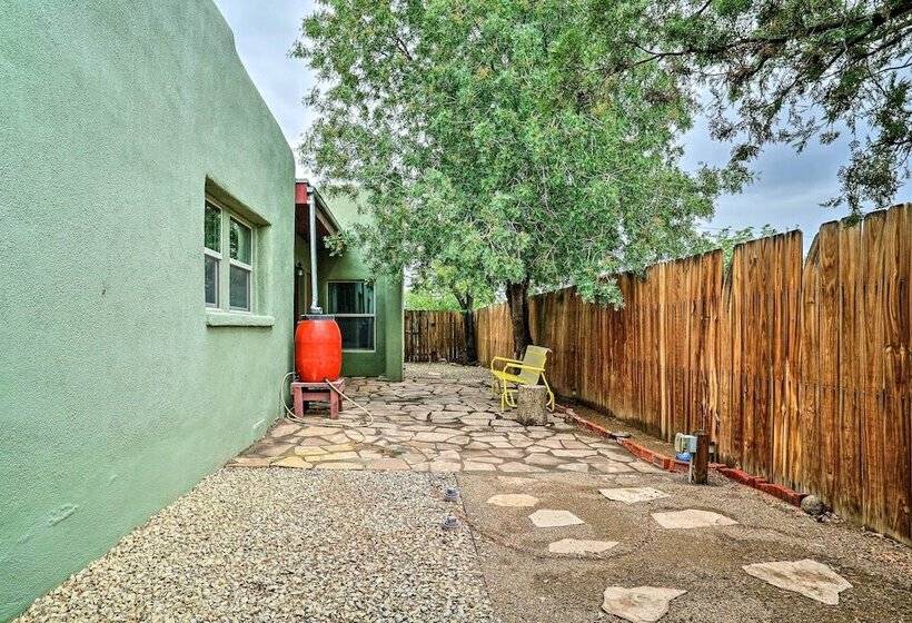 Cozy Las Cruces Gem: Fire Pit, Patio & Views!