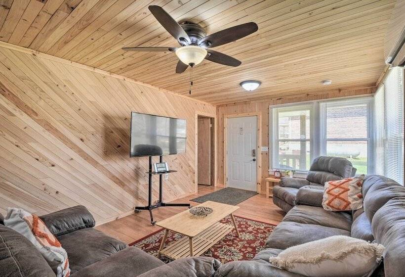 Cozy Lesterville Home Near Parks & Forests!