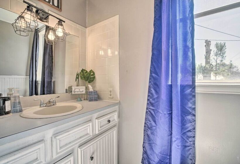 Cozy Livingston House W/ Fenced Yard + Patio!