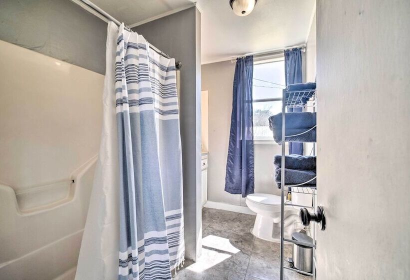 Cozy Livingston House W/ Fenced Yard + Patio!