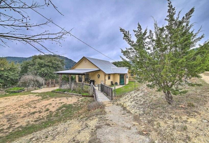 Cozy Medina Cottages W/ Patio & Mountain Views!