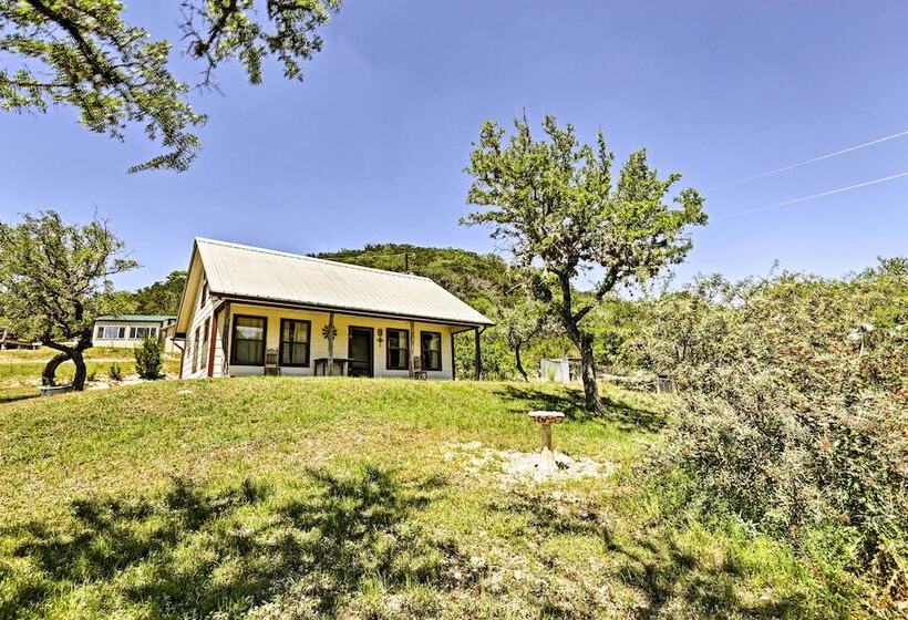 Cozy Medina Cottages W/ Patio & Mountain Views!