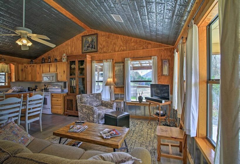Cozy Medina Cottages W/ Patio & Mountain Views!