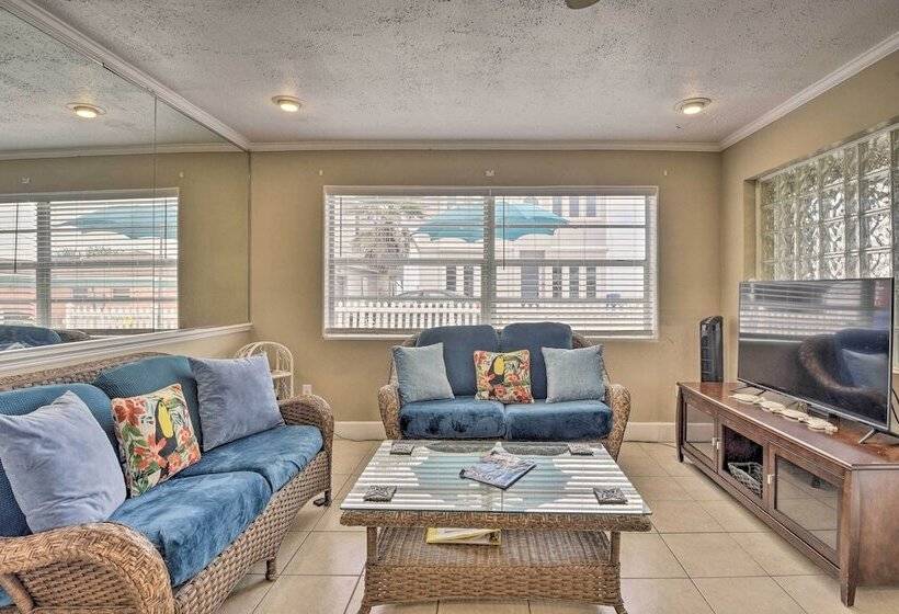 Cozy Ormond Beach Bungalow: Steps To The Sand