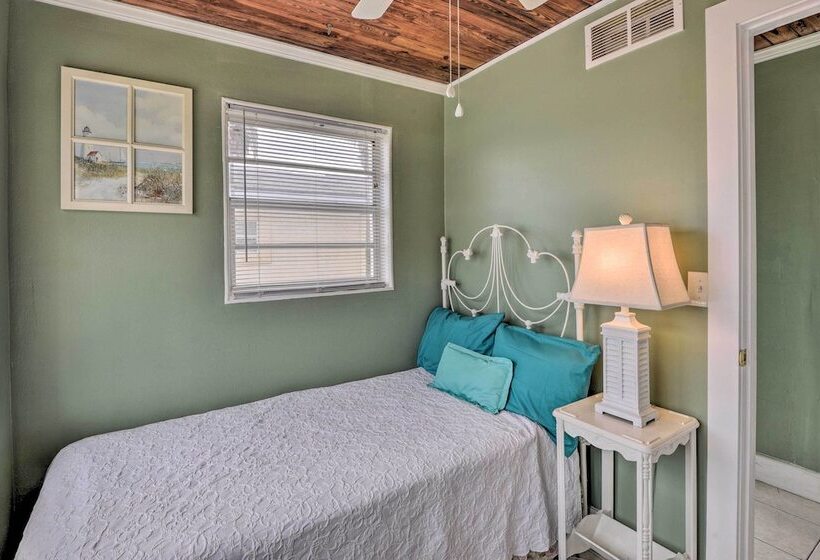 Cozy Ormond Beach Bungalow: Steps To The Sand