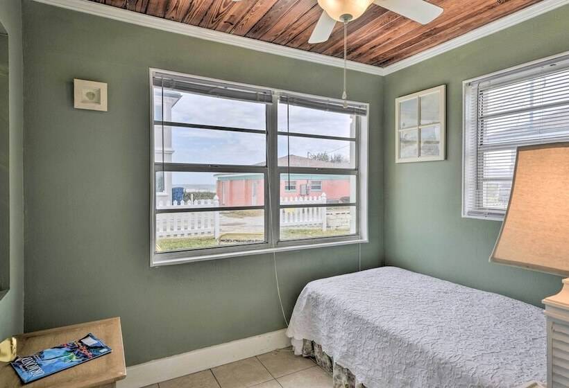 Cozy Ormond Beach Bungalow: Steps To The Sand