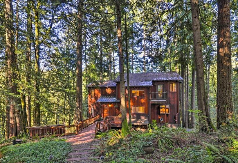 Cozy Sandy Retreat W/ Hot Tub & Forest Views!
