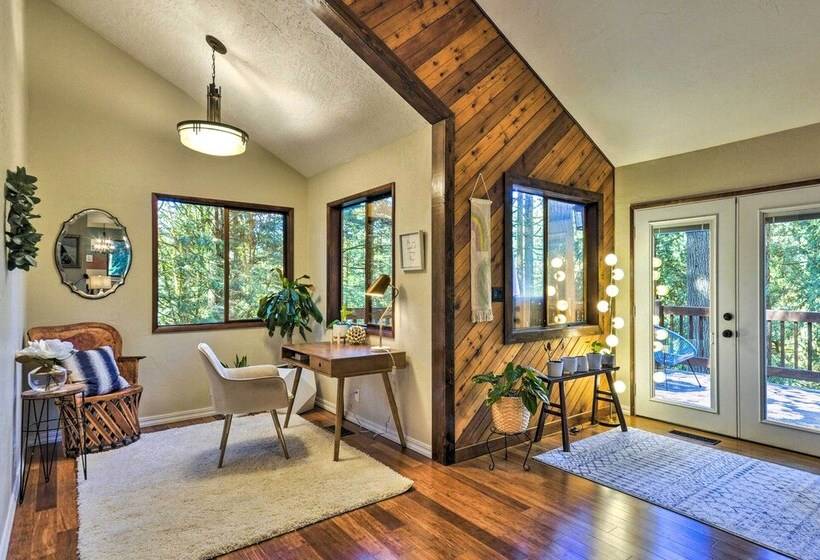 Cozy Sandy Retreat W/ Hot Tub & Forest Views!