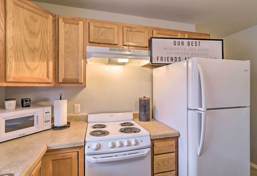 Cozy West Plains Home Near Shopping & Dining!