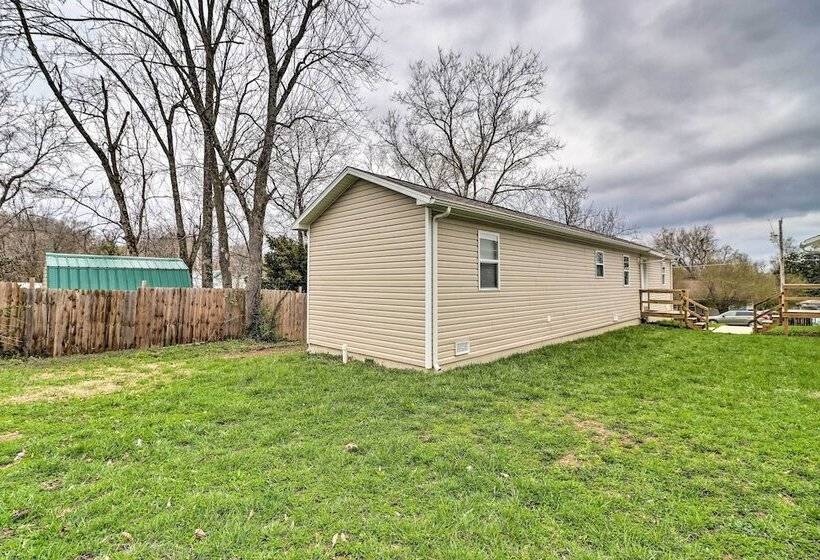 Cozy West Plains Home Near Shopping & Dining!