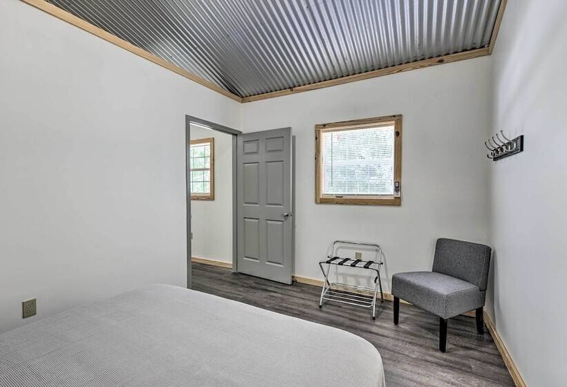 Creekside Cabin Retreat W/ Community Fire Pit