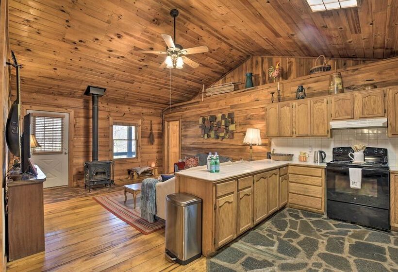 Creekside Marietta Cabin Retreat W/ Fire Pit!