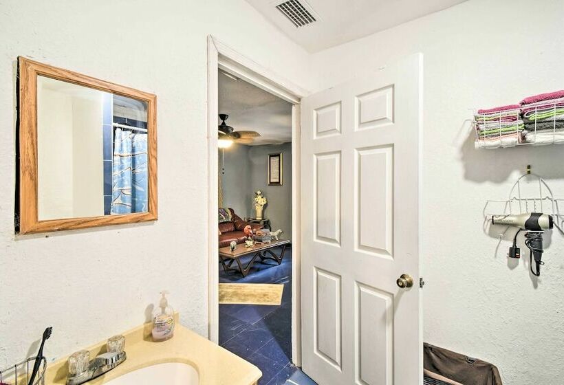 Crescent City Hideaway W/ Screened Porch!