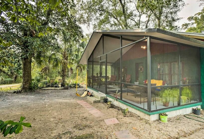 Crescent City Hideaway W/ Screened Porch!