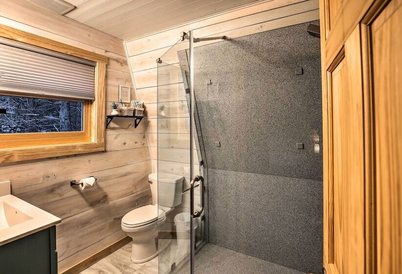 Crofton Cabin W/ Tiki Hut & Water Views!