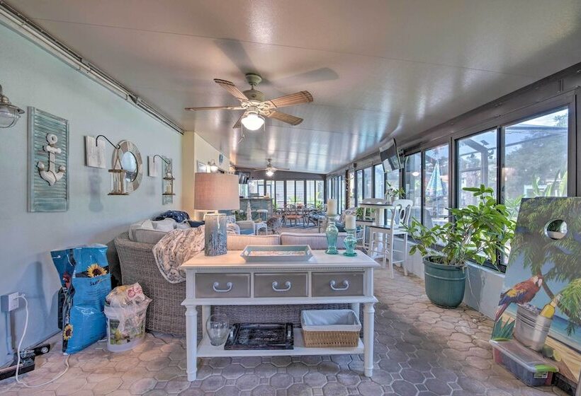 Crystal Water Escape W/ Private Outdoor Oasis