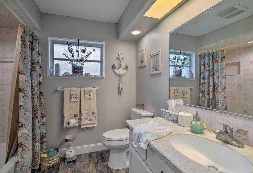 Crystal Water Escape W/ Private Outdoor Oasis