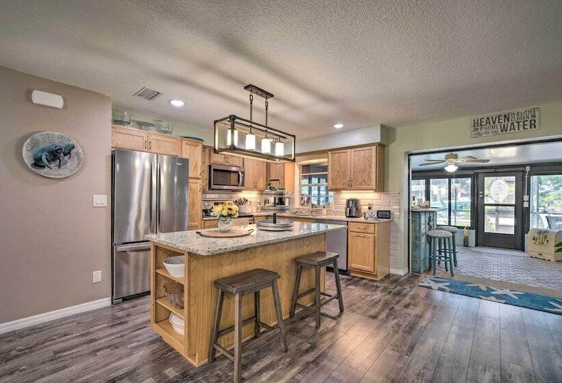 Crystal Water Escape W/ Private Outdoor Oasis