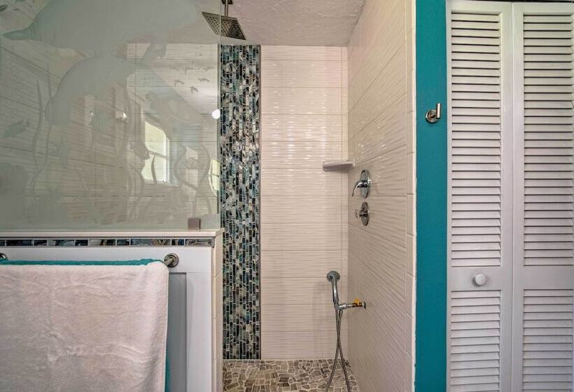 Crystal Water Escape W/ Private Outdoor Oasis