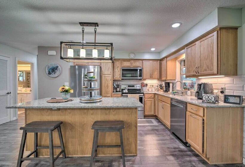 Crystal Water Escape W/ Private Outdoor Oasis