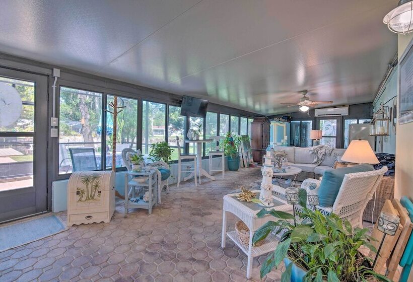 Crystal Water Escape W/ Private Outdoor Oasis