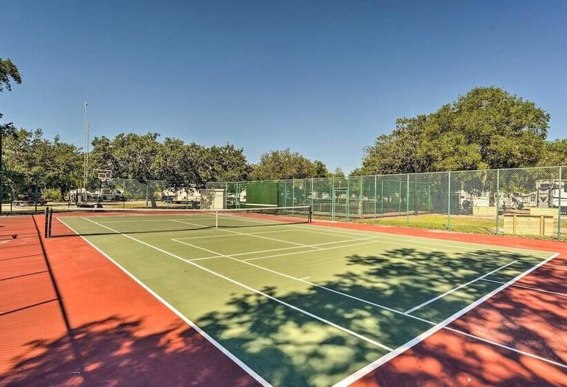 Cute Port Charlotte Home W/ Resort Amenities!