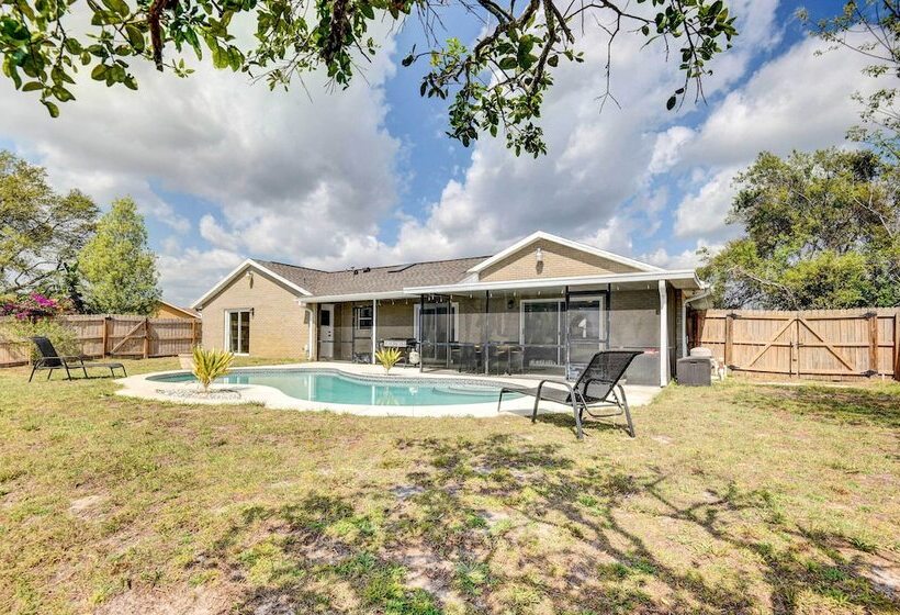 Screened Porch: Waterfront Home In Deltona!