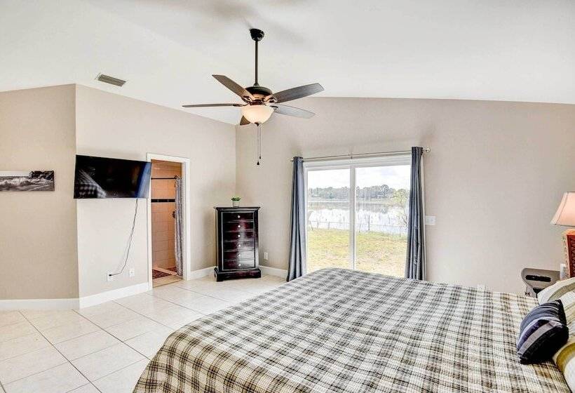 Screened Porch: Waterfront Home In Deltona!