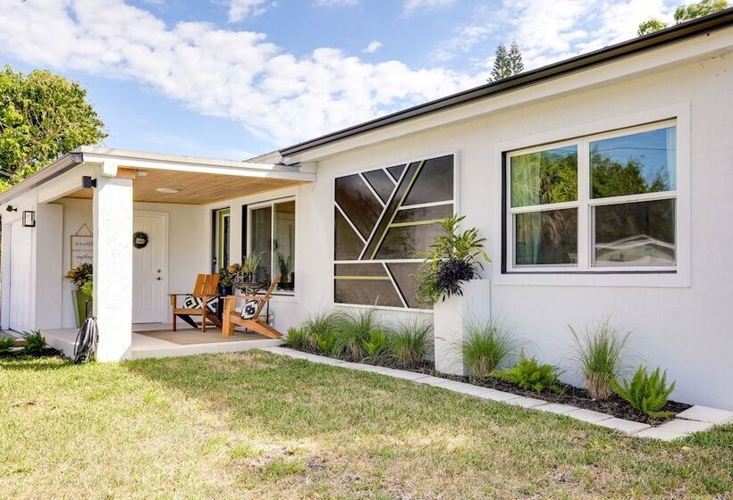 Pet Friendly Home ~ 6 Mi To Jensen Beach Park!