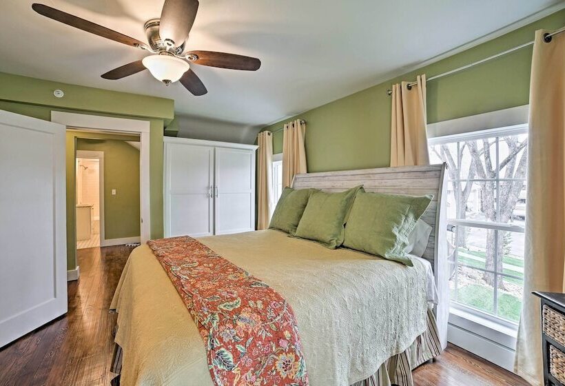 Downtown Branson Home W/ Pool Near The Landing!