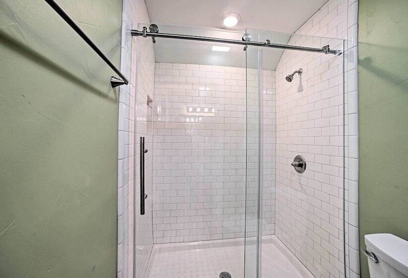 Downtown Branson Home W/ Pool Near The Landing!