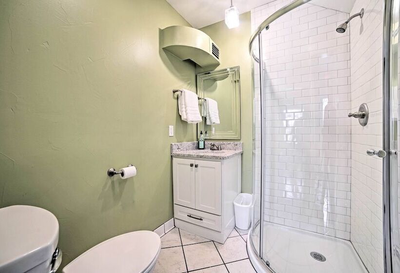 Downtown Branson Home W/ Pool Near The Landing!