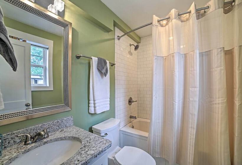 Downtown Branson Home W/ Pool Near The Landing!