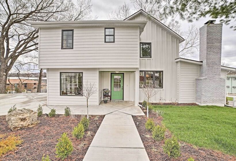 Downtown Branson Home W/ Pool Near The Landing!