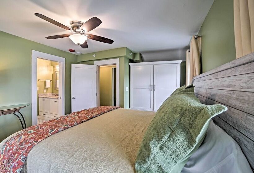 Downtown Branson Home W/ Pool Near The Landing!